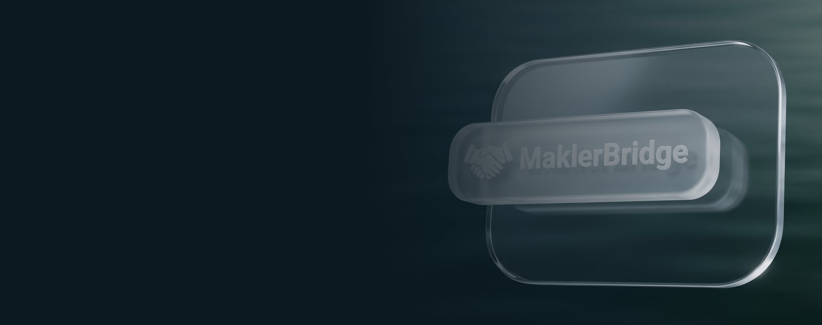MaklerBridge-Schriftzug als Glasrelief auf dunklem Grund